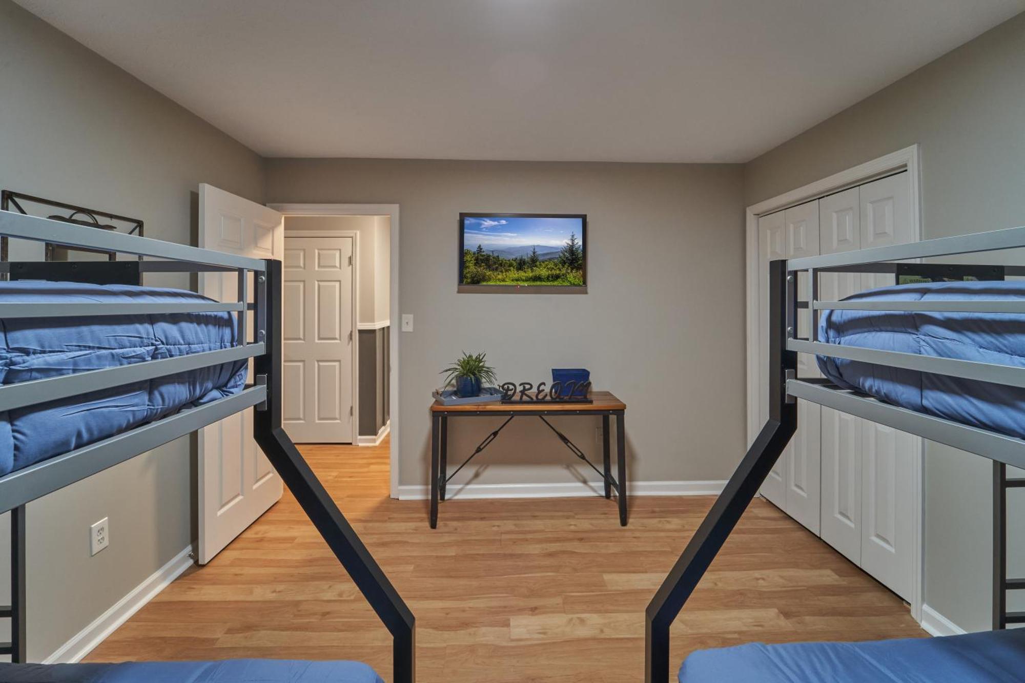 Entertainment Galore! Luxurious Property, Spectacular & Peaceful Setting, Great Location, Close To Major Attractions!! Pigeon Forge Exterior photo