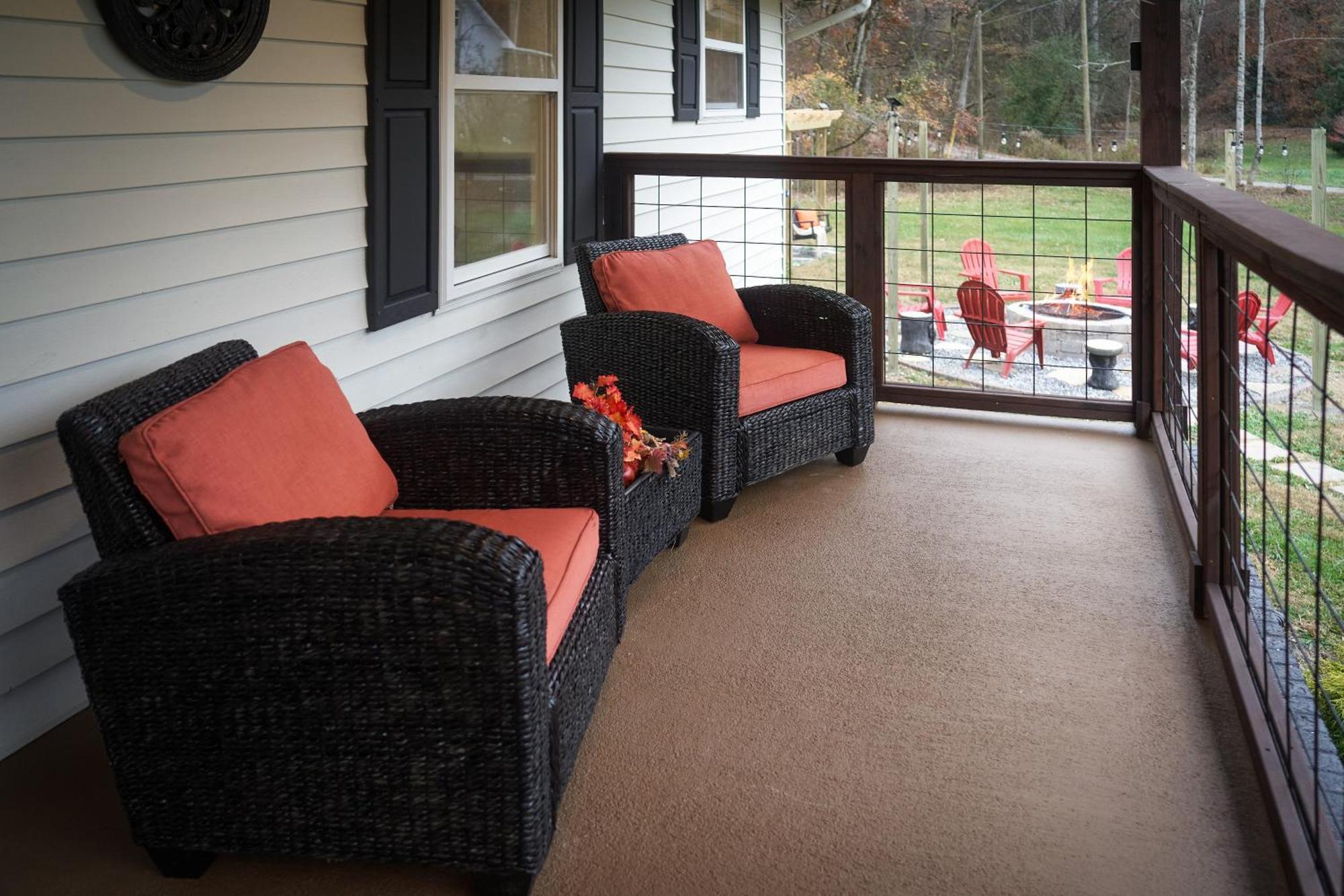 Entertainment Galore! Luxurious Property, Spectacular & Peaceful Setting, Great Location, Close To Major Attractions!! Pigeon Forge Exterior photo